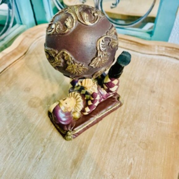 Sterling Industries Décor Sculpture & Figurines. Jester and Ball Figurine. - Picture 4 of 4